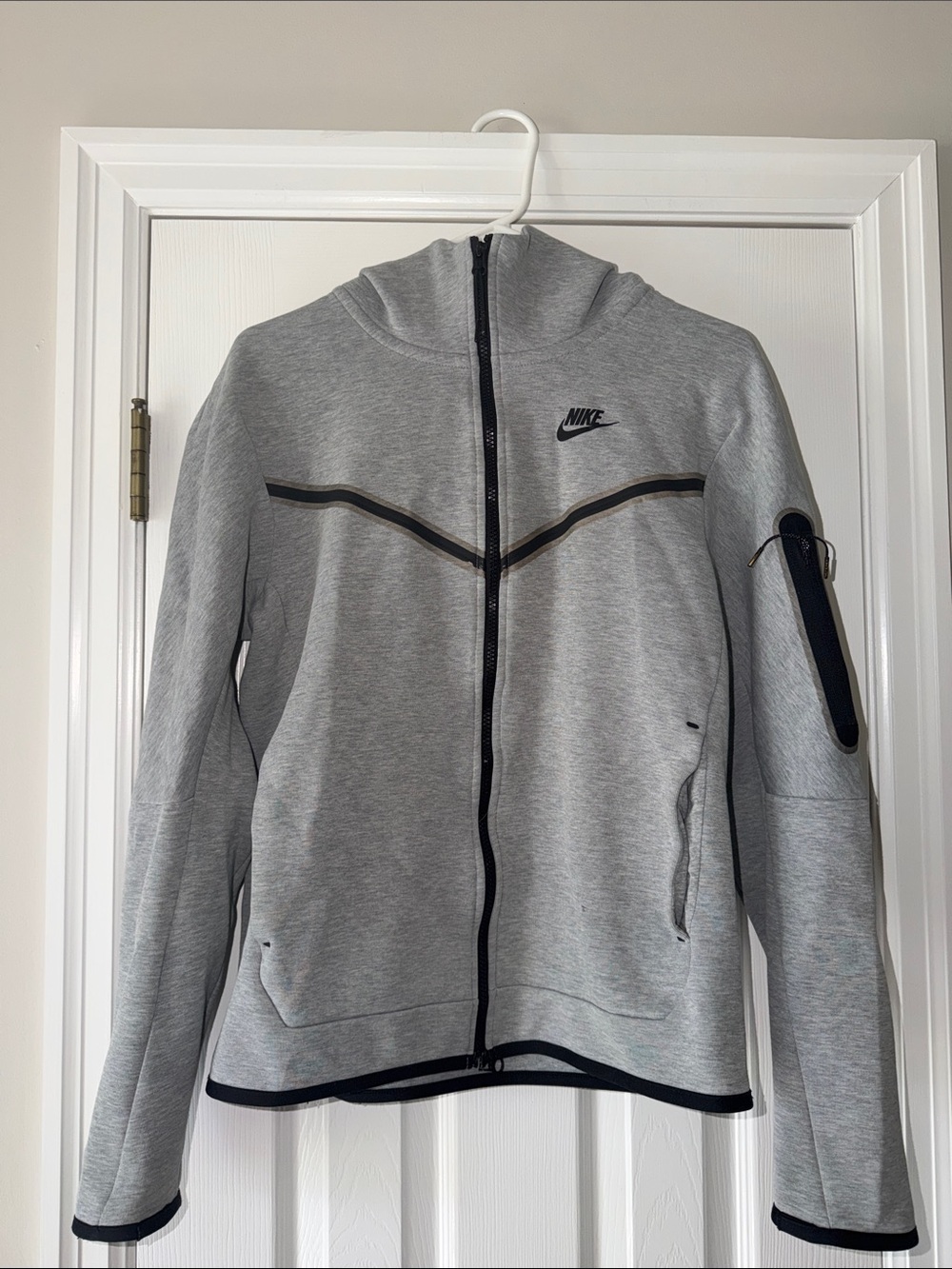 Nike Men’s Gray Tech Fleece